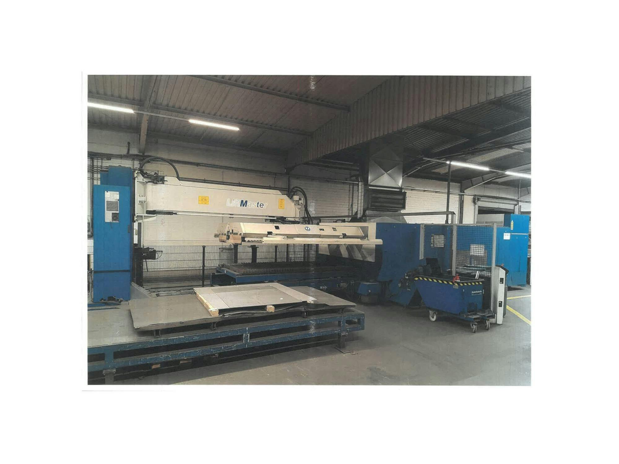 Widok z przodu maszyny TRUMPF Laser 50/30