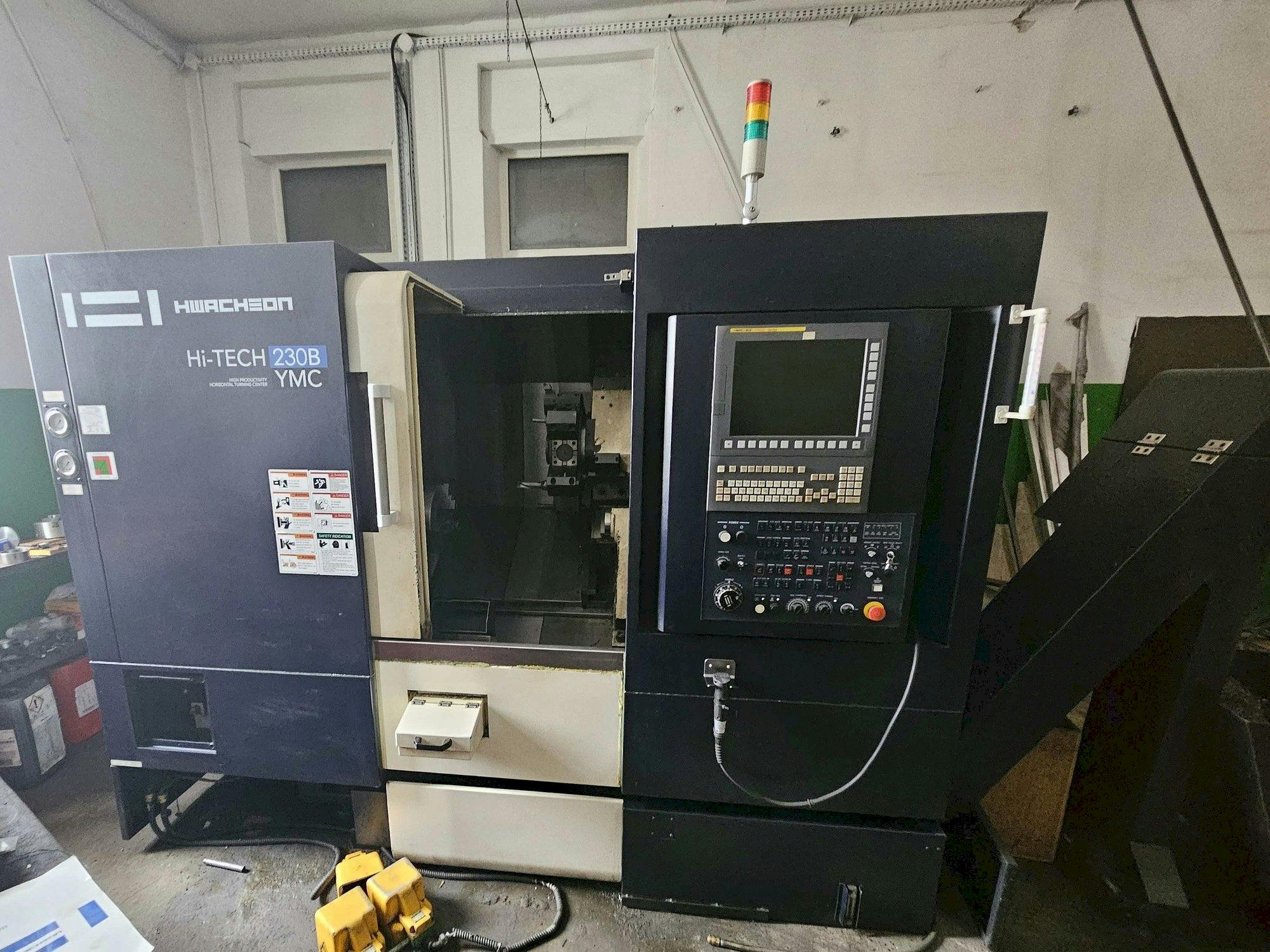 Widok z przodu maszyny HWACHEON HI-TECH 230B YMC