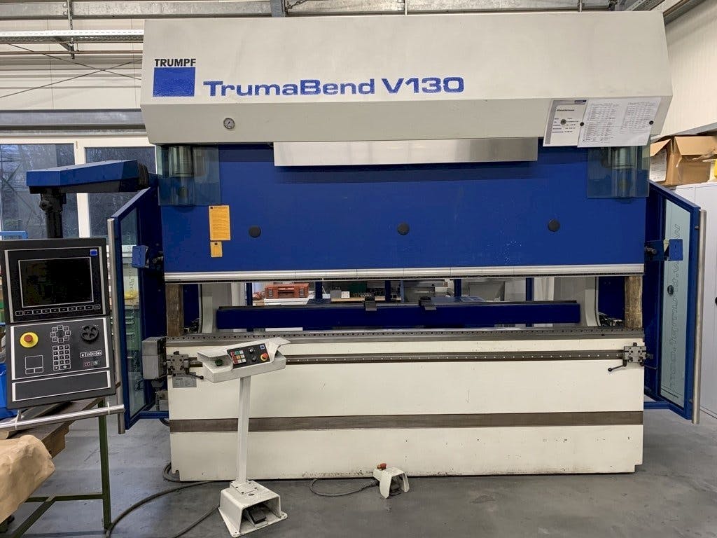 Widok z przodu maszyny Trumpf TrumaBend V130X