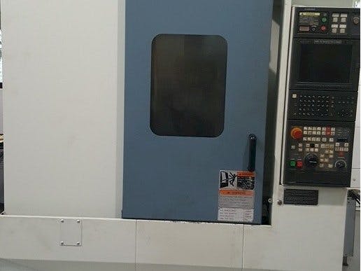 Widok z przodu maszyny MORI SEIKI Accumill 4000