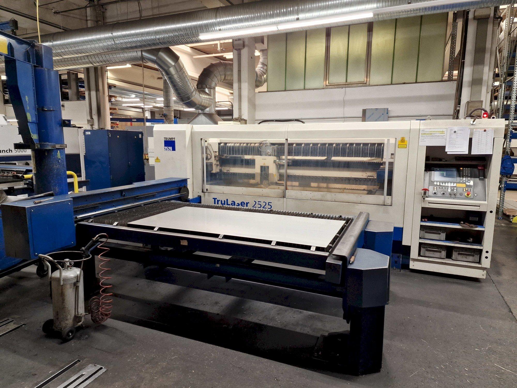 Widok z przodu maszyny Trumpf TruLaser 2525 4kW