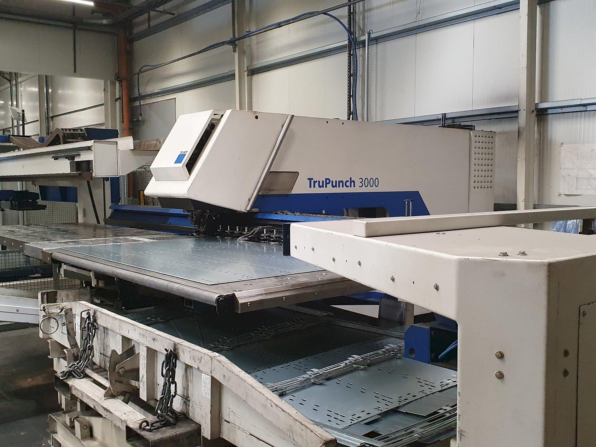 Widok z przodu maszyny Trumpf TruPunch 3000 Sheet Master