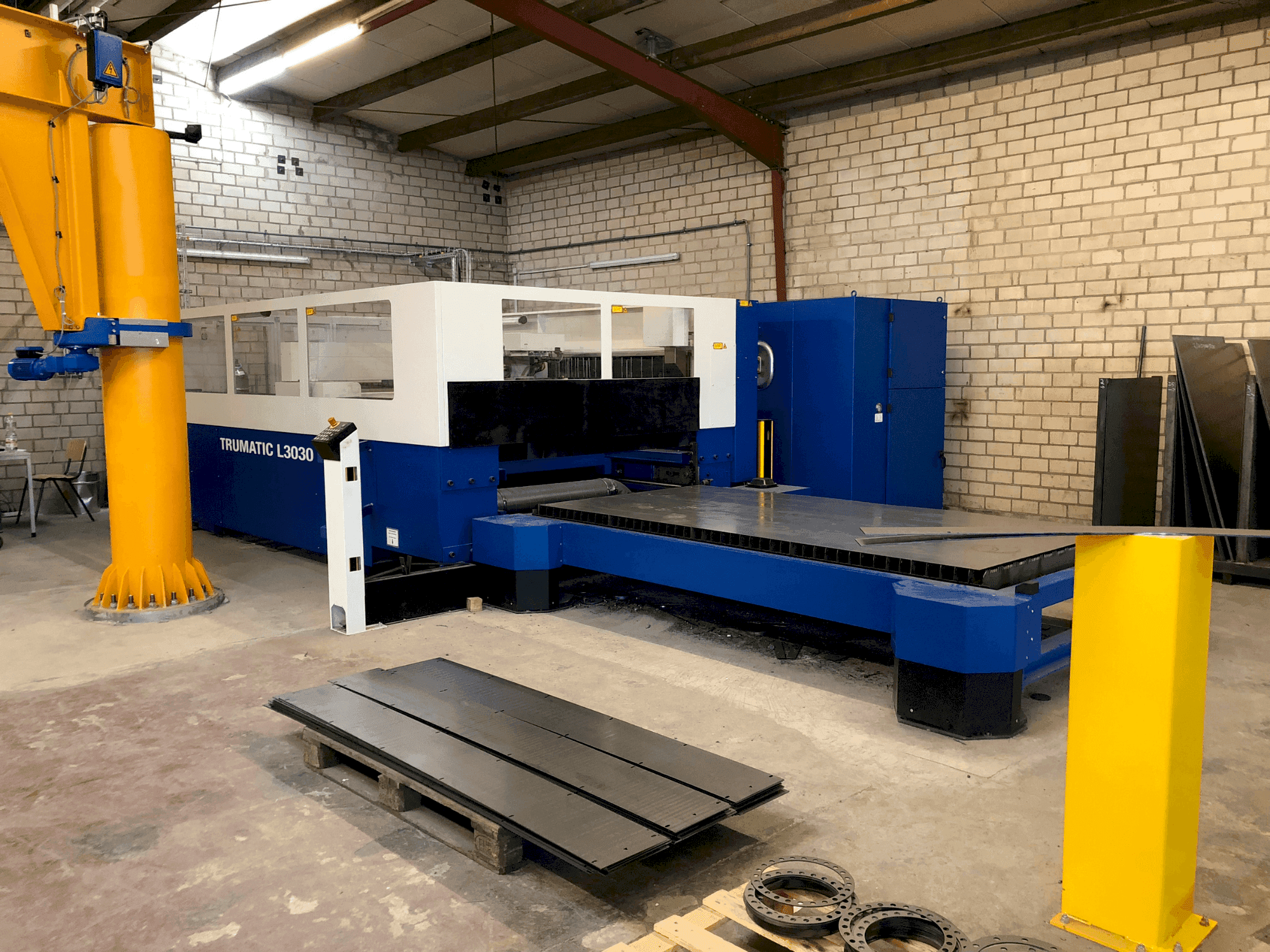 Widok z przodu maszyny TRUMPF Trumatic L3030