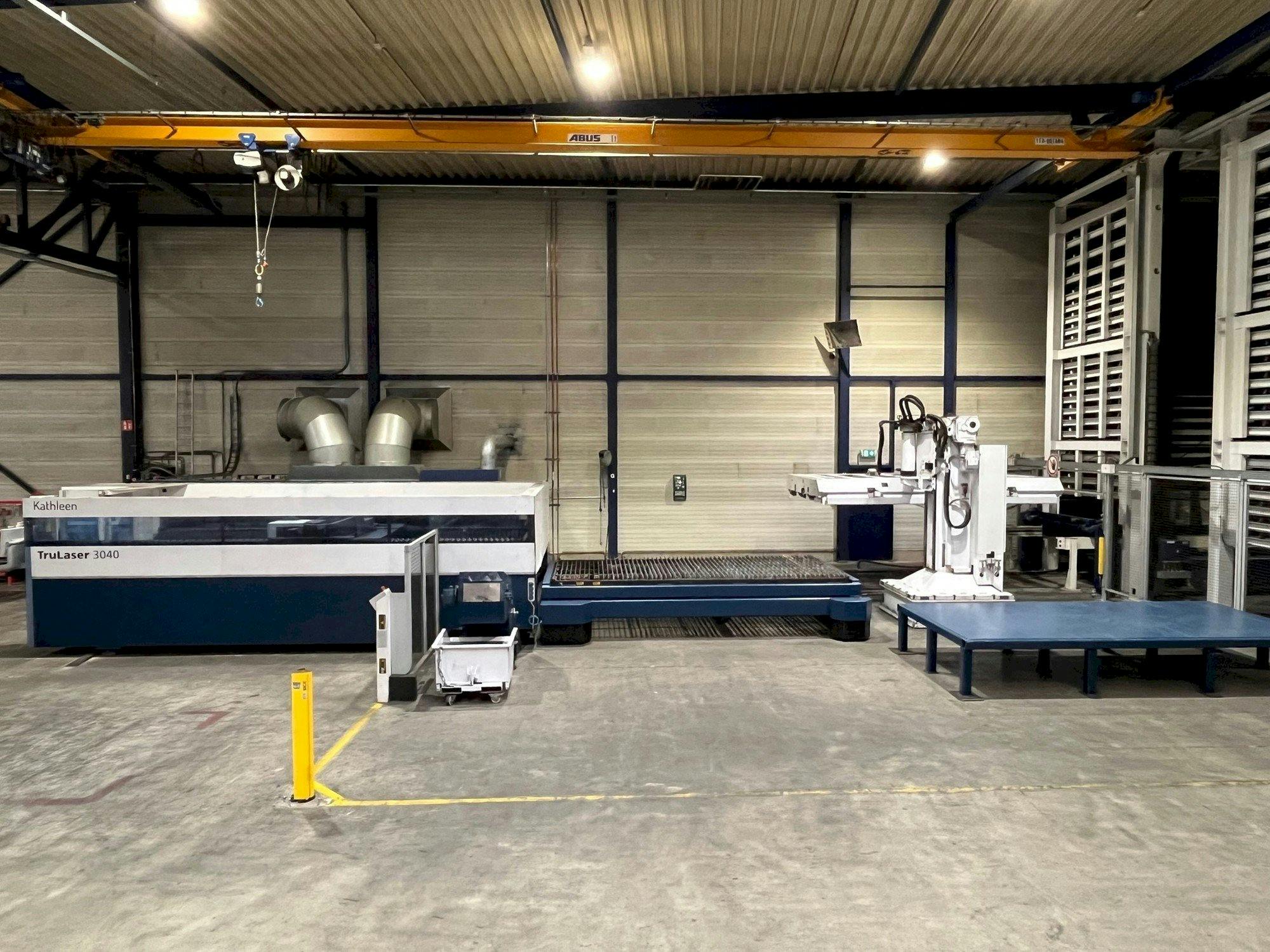 Widok z przodu maszyny Trumpf TruLaser 3040 6kW CO2 + Liftmaster