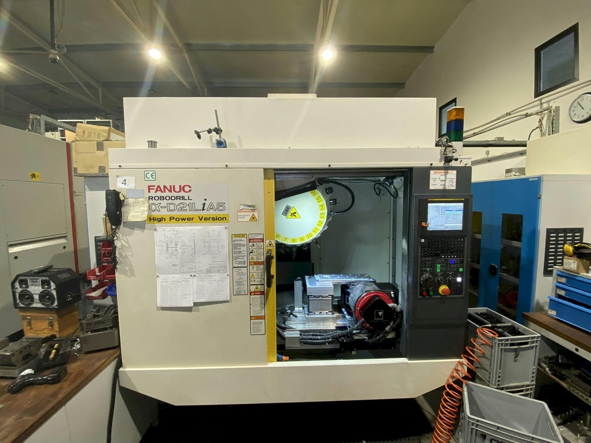 Widok z przodu maszyny FANUC Robodrill Alpha D21LiB5