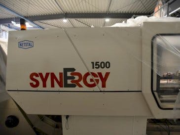 Widok z przodu maszyny Netstal SynErgy 1500-460