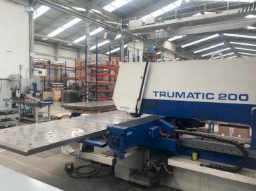 Widok lewej strony maszyny Trumpf Trumatic 200