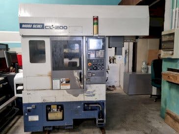 Widok z przodu maszyny MORI SEIKI CL-200