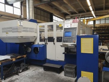 Widok z prawej maszyny Trumpf TruLaser L3030