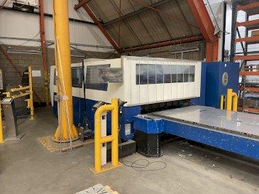 Widok z przodu maszyny Trumpf Trumatic L3050 5kW