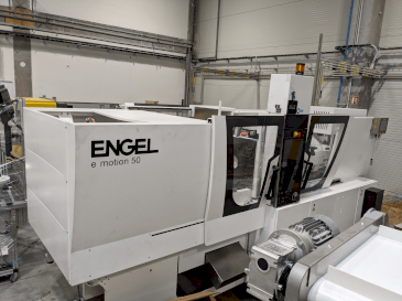 Widok z przodu maszyny Engel e-motion 170/50 TL
