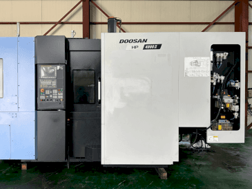 Widok z przodu maszyny DOOSAN HP 4000 II