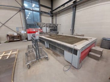 Widok z przodu maszyny Resato PJE-4-4000 waterjet