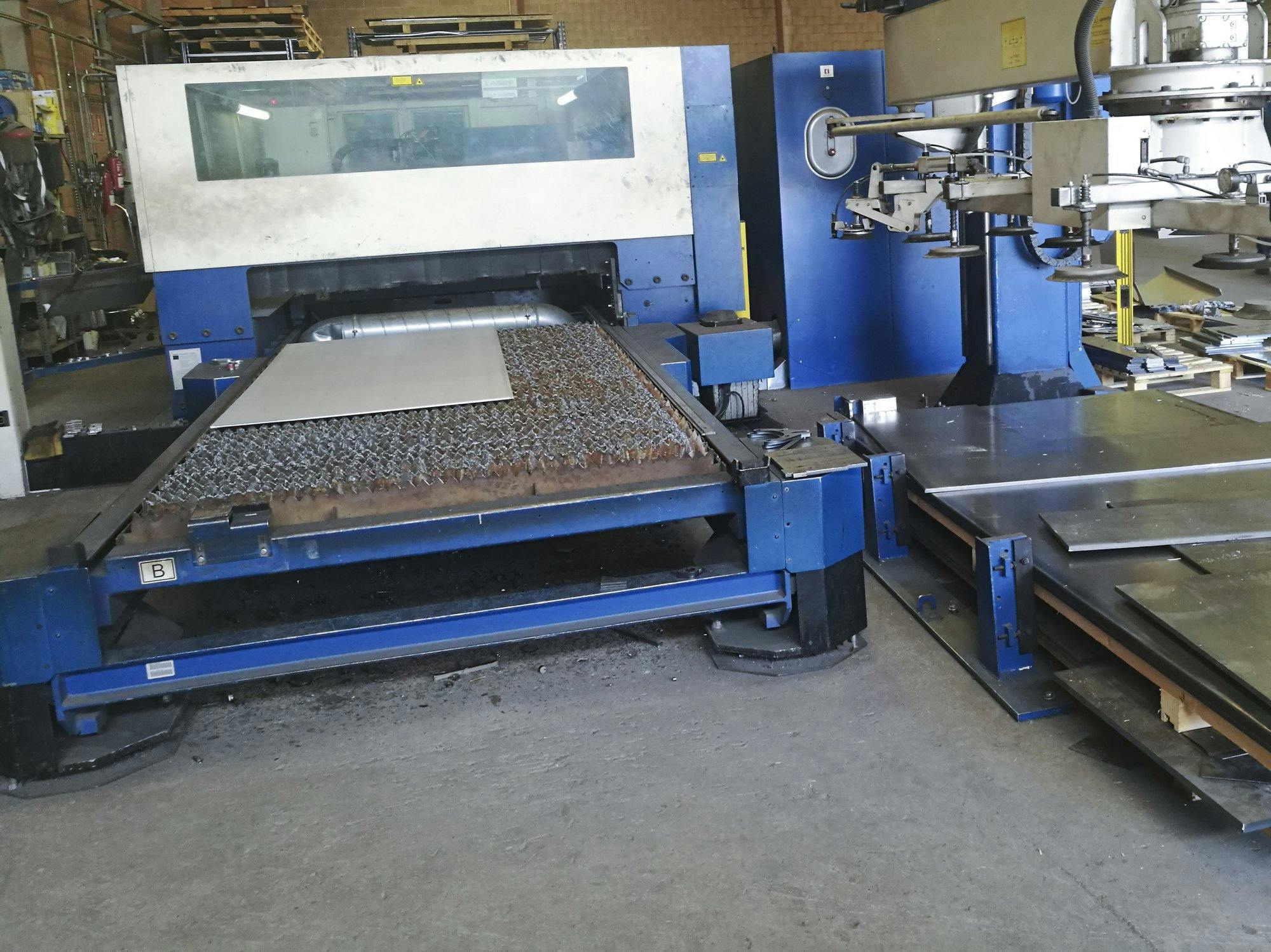 Widok z przodu maszyny Trumpf Trumatic L3050