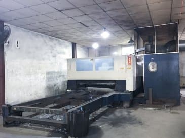 Widok z prawej maszyny Trumpf TruLaser 3030