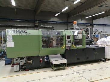 Widok z lewej maszyny DEMAG Ergotech 200-610 NC