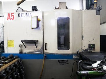 Widok z przodu maszyny Okuma MA-50HA