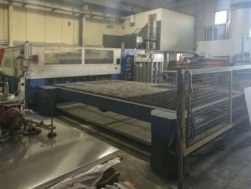 Widok z lewej maszyny Trumpf Trumatic L4030