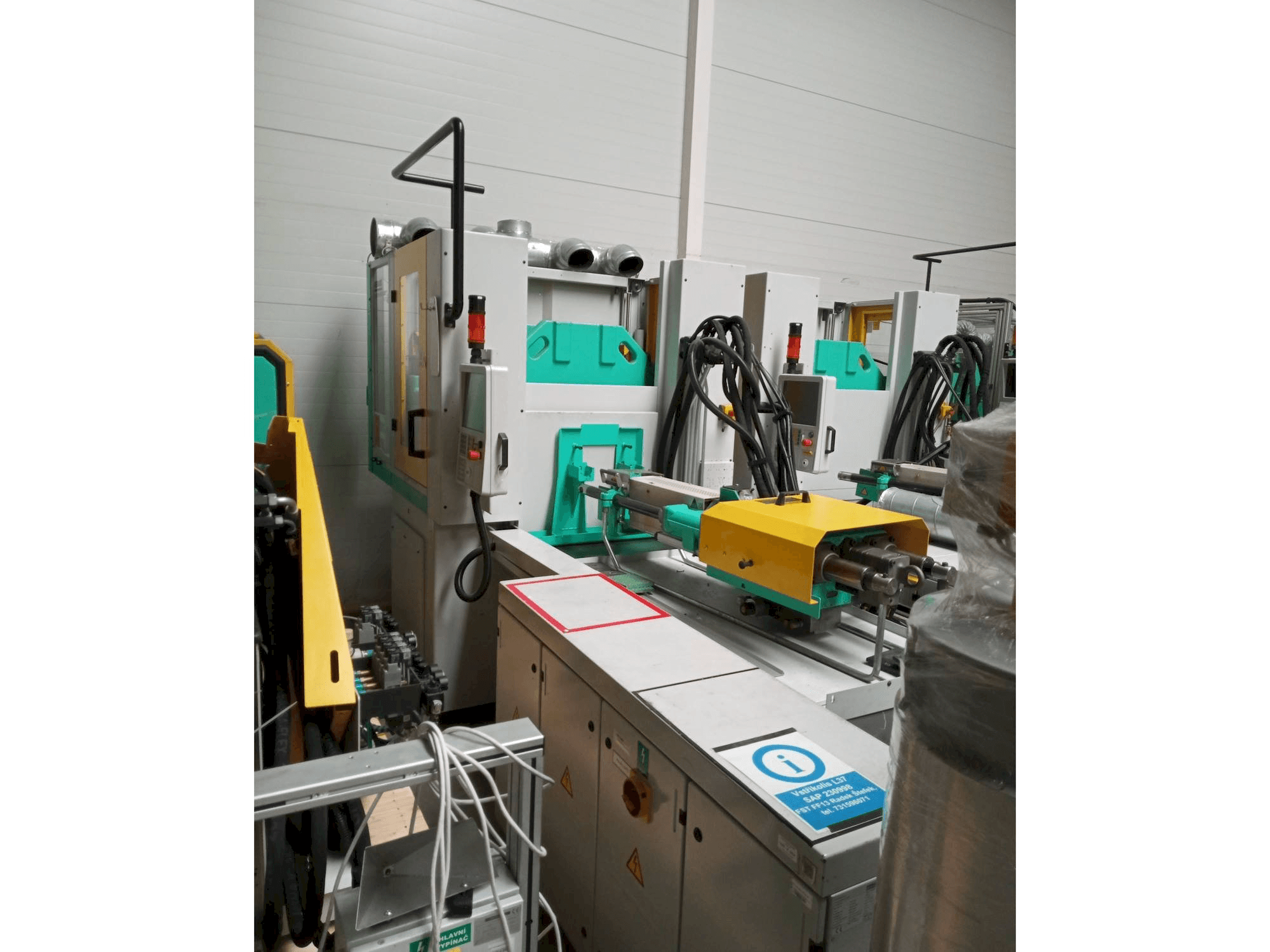 Widok z przodu maszyny Arburg Allrounder 1200T-800-170