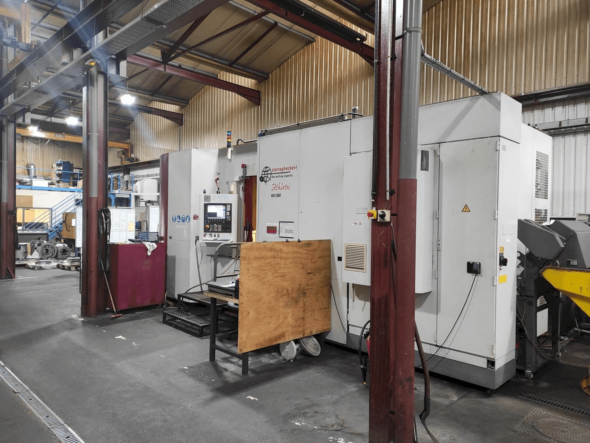 Widok z przodu maszyny Starrag HEC 800 - 5 AXES