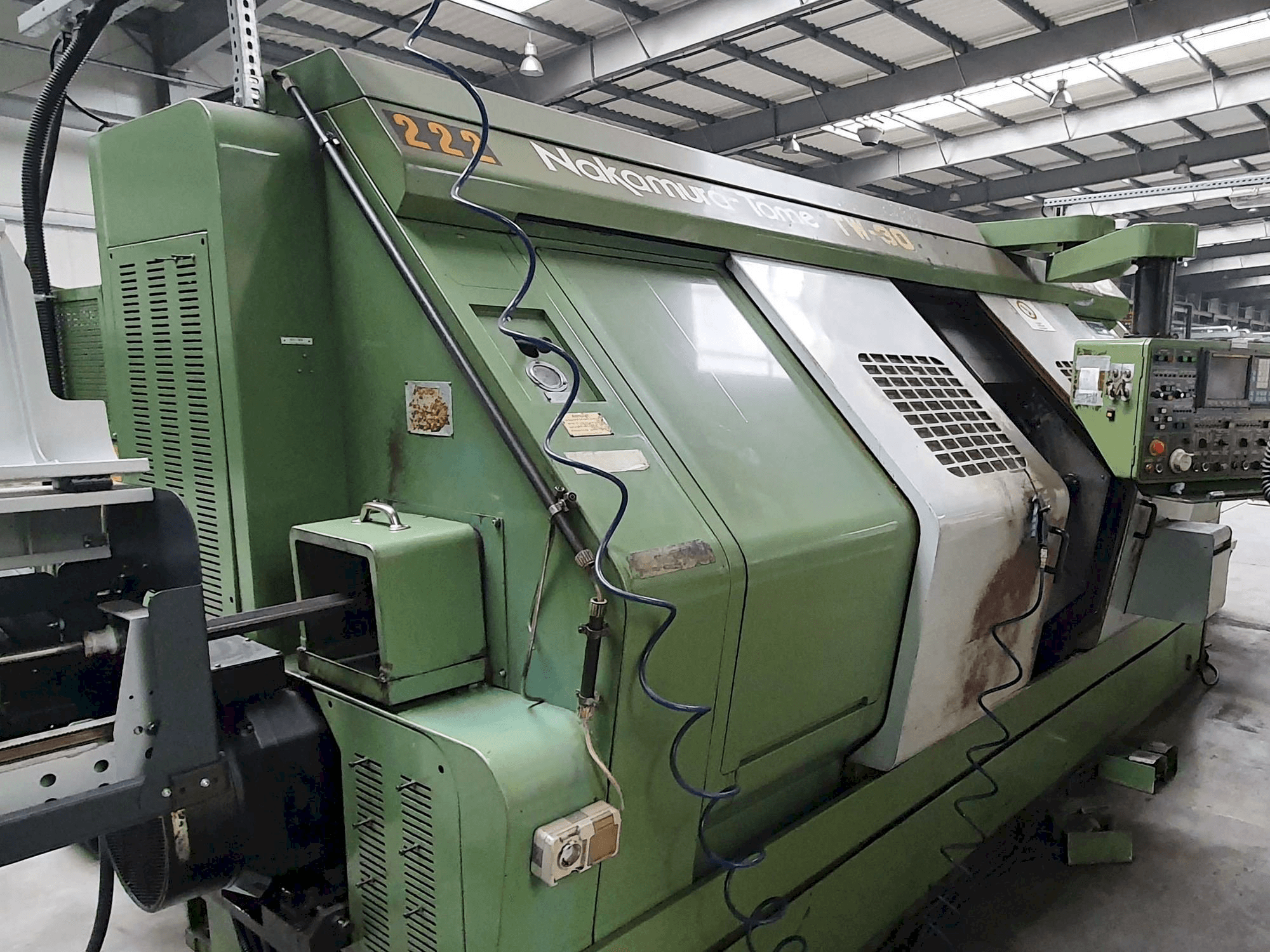 Widok z przodu maszyny NAKAMURA-TOME TW-30